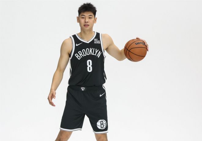 媒体人：崔康熙不具备NBA天赋，为了适应NBA强行增重增肌为伤病埋下伏笔